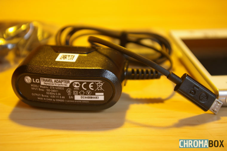 Adaptateur secteur micro USB
