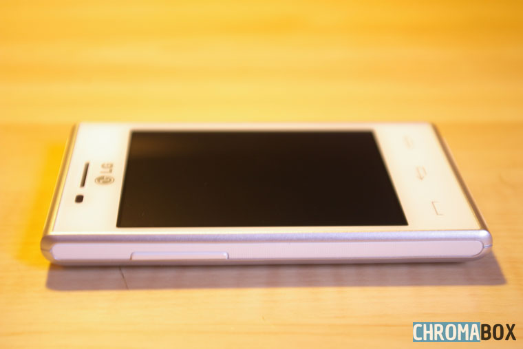 Tranche gauche, boutons de volume